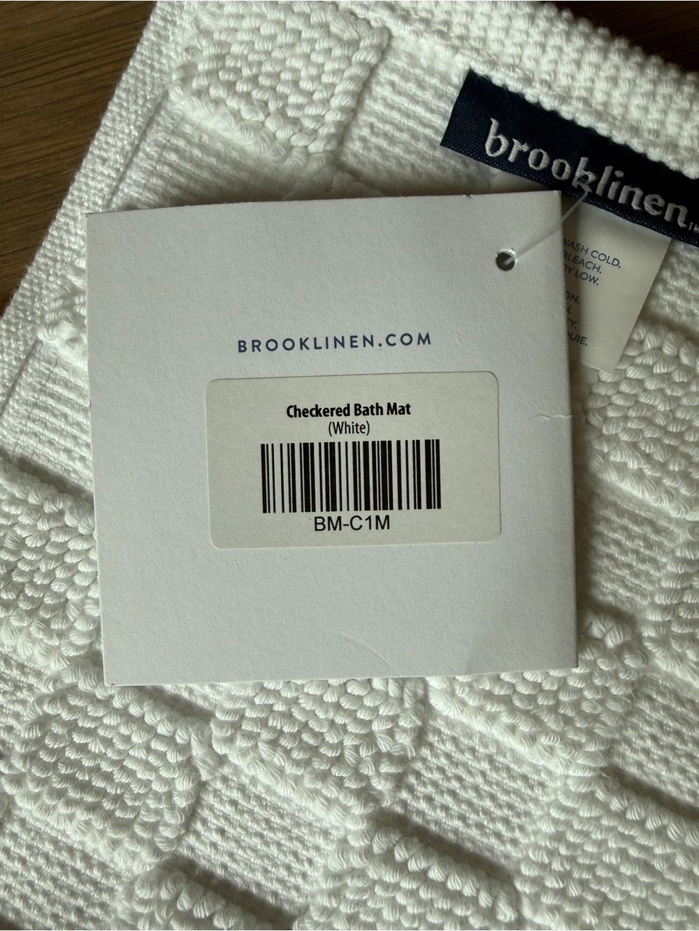 Brooklinen White Checkered Bath Mat and Runner - Picture 5 of 9